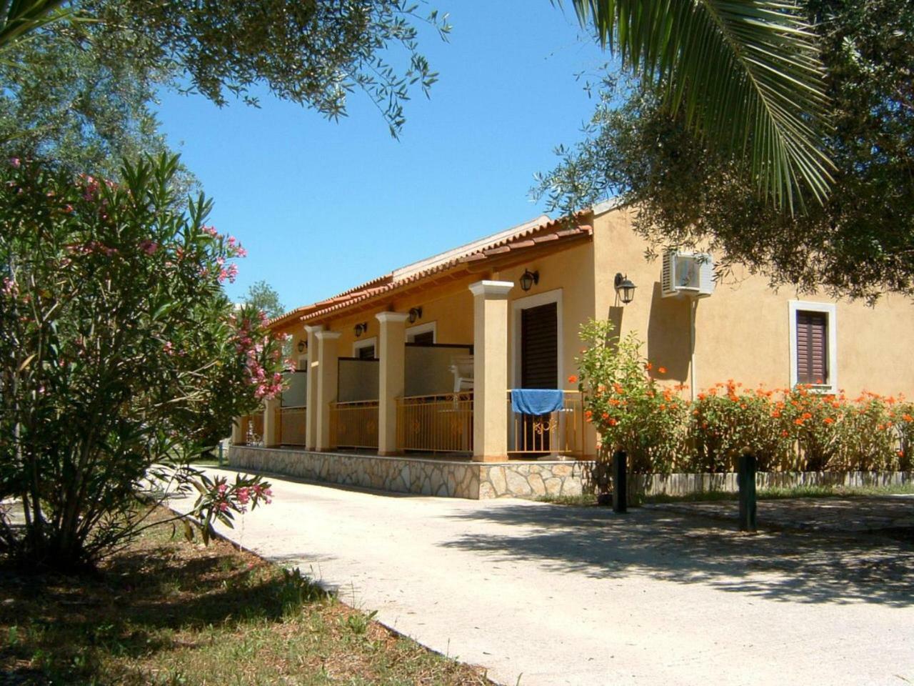 Irini-Appartement Kavos Bagian luar foto