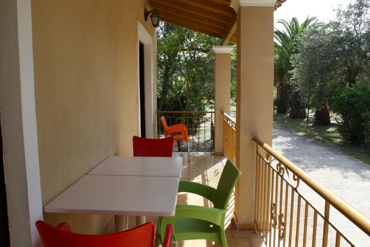 Irini-Appartement Kavos Bagian luar foto